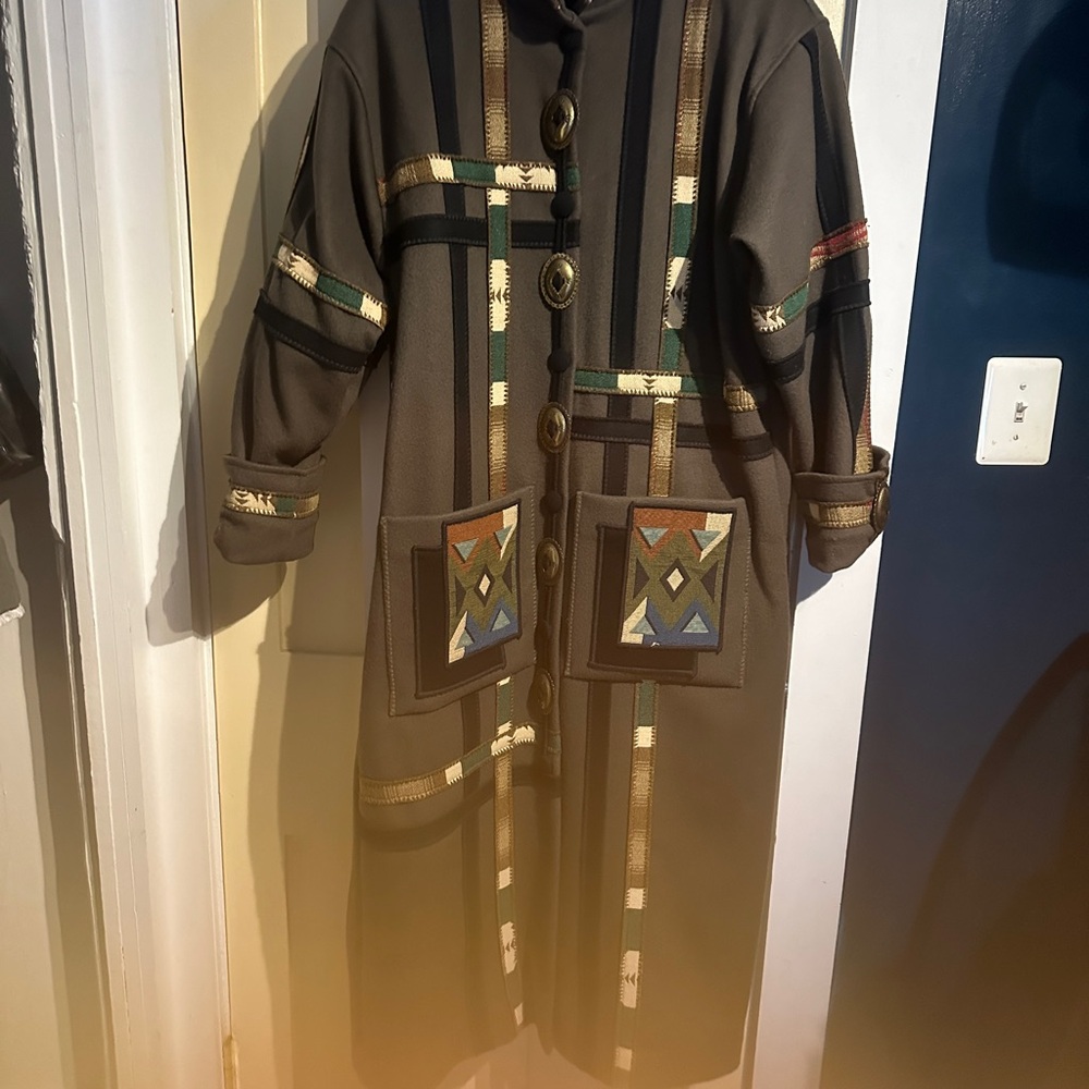 Women's Stunning 100% wool coat purchased in Aspen